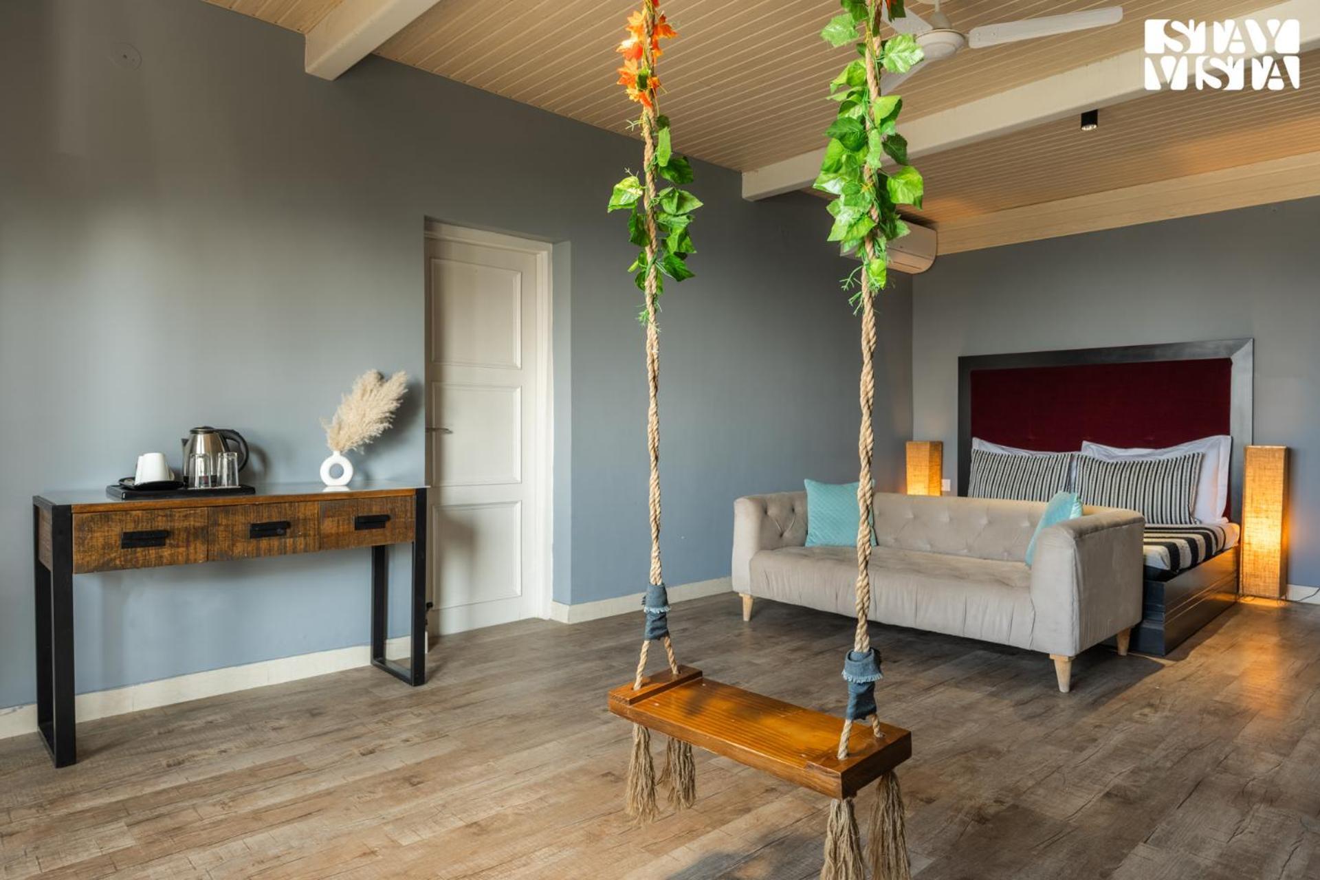 StayVista at Serene Barog Exterior foto
