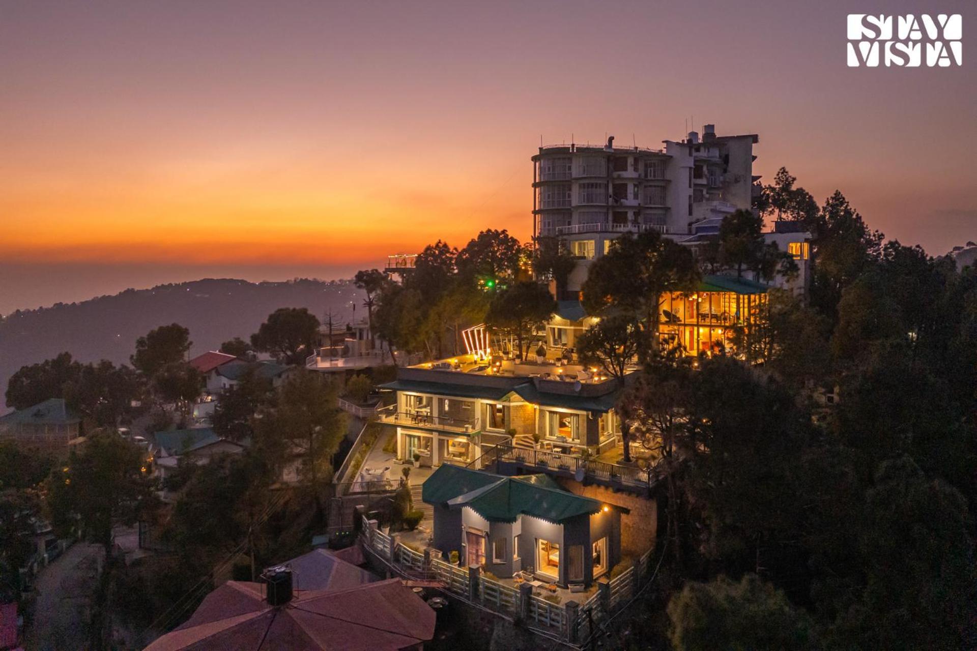 StayVista at Serene Barog Exterior foto